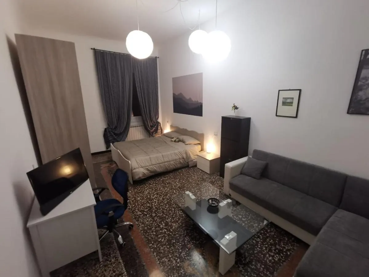 Wow Home - 175 Mq - Posteggio Privato - Davanti Porto Traghetti - Fino A 10 Posti Letto contacts