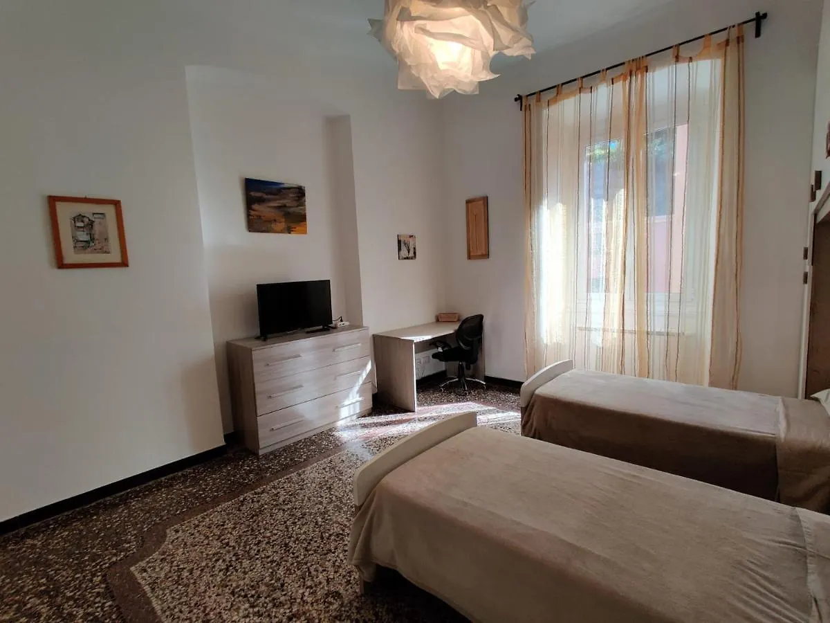 Appartamento Wow Home - 175 Mq - Posteggio Privato - Davanti Porto Traghetti - Fino A 10 Posti Letto Genova Italia