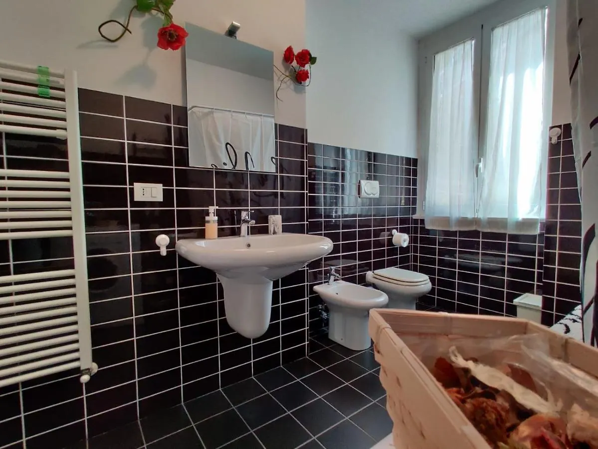 Wow Home - 175 Mq - Posteggio Privato - Davanti Porto Traghetti - Fino A 10 Posti Letto Genoa 0*,  Italy