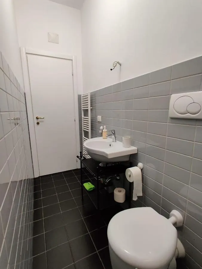 Wow Home - 175 Mq - Posteggio Privato - Davanti Porto Traghetti - Fino A 10 Posti Letto Genova 0*,  Italia