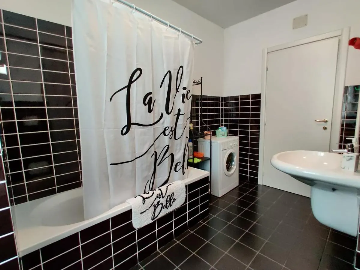 Appartamento Wow Home - 175 Mq - Posteggio Privato - Davanti Porto Traghetti - Fino A 10 Posti Letto Genova Italia